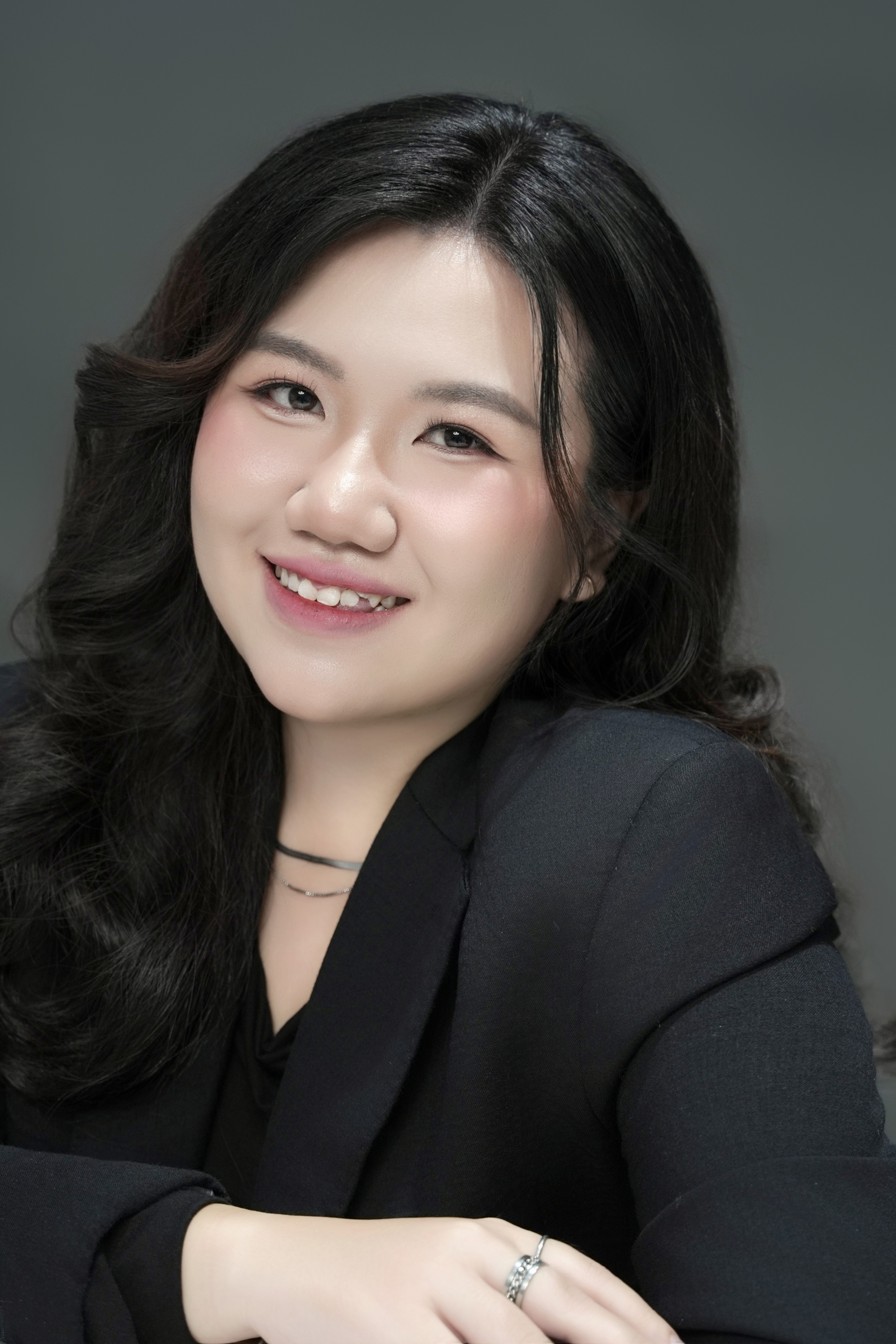 TRẦN HOÀNG OANH